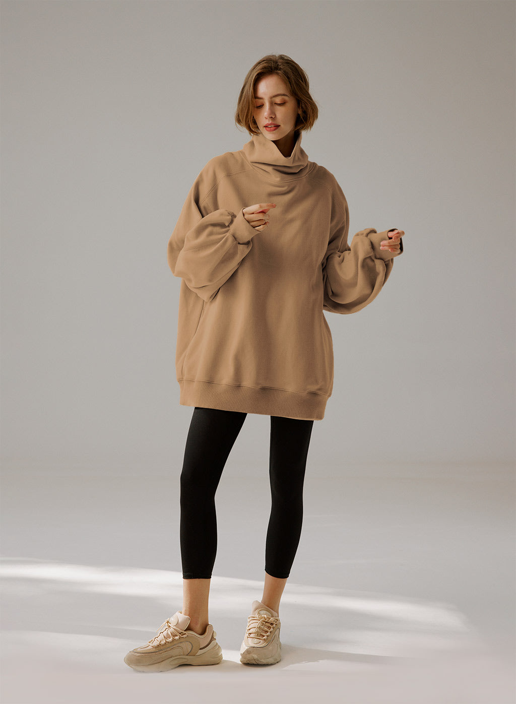 Oversized sweatshirt med rullkrage - Elegant komfort 